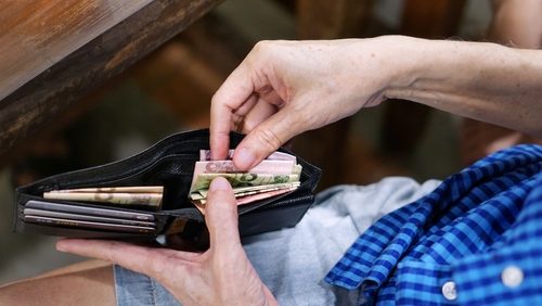 8 simple ways to look after your currency when you’re overseas